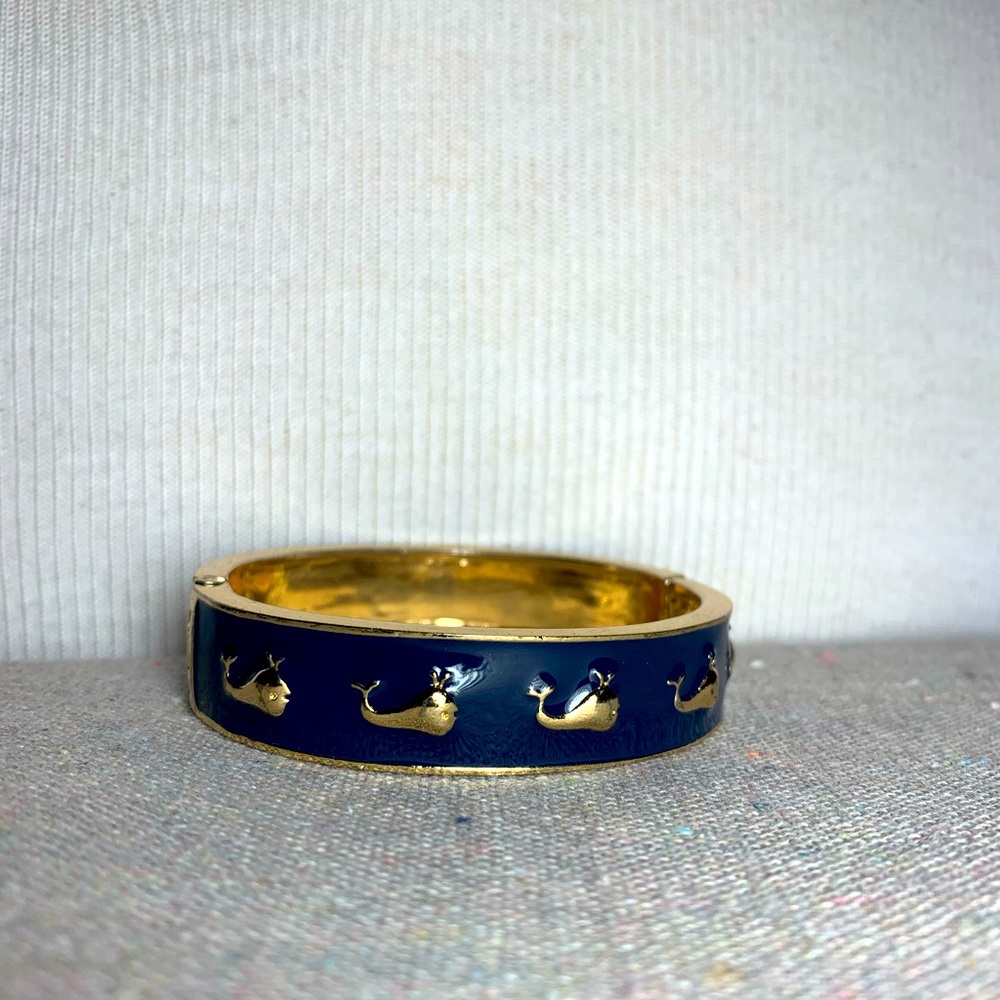 Vineyard Vines enamel gold tone bracelet cuff whales confidence clamper